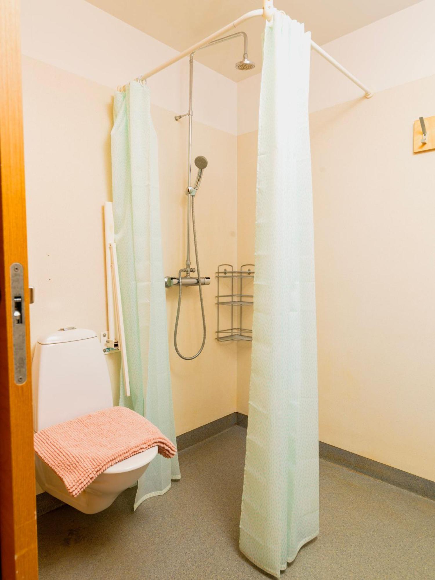 Twin Room Private Bathroom