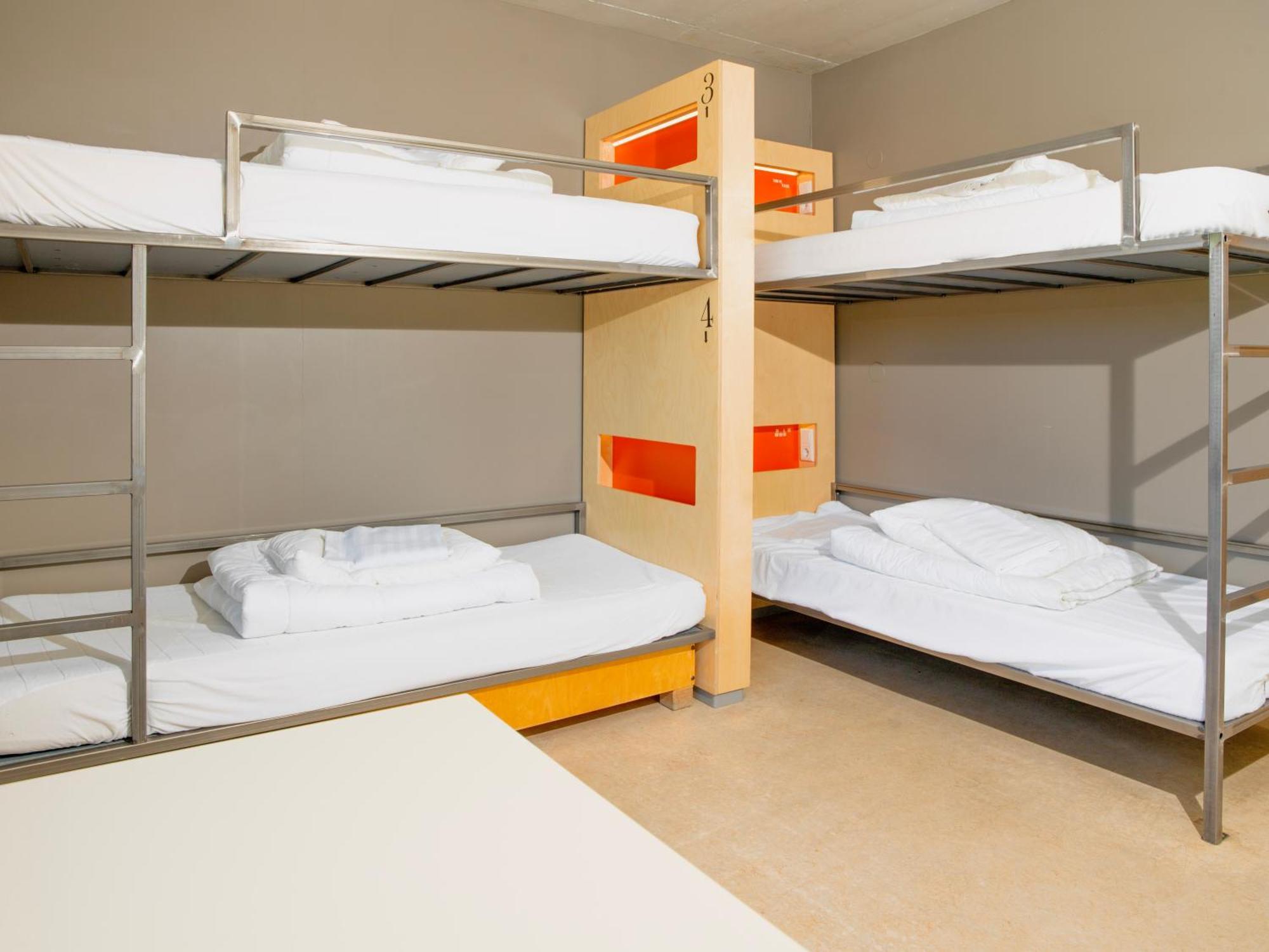 Single bed 4-Bed MIXED Dorm Private Bathroom