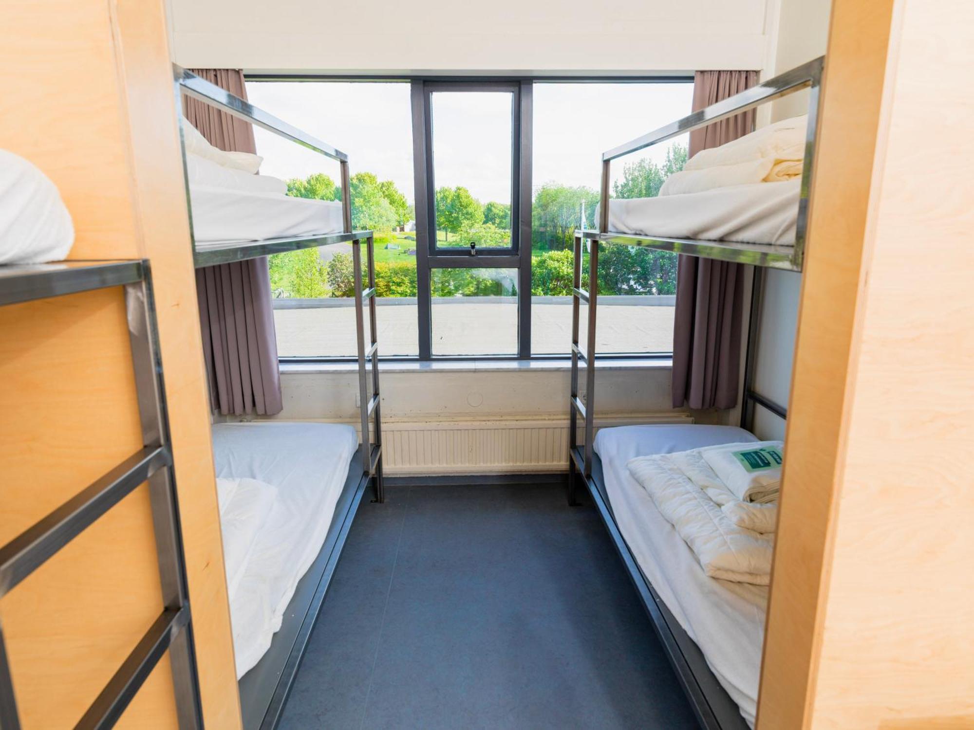 Single bed 6-Bed MIXED Dorm